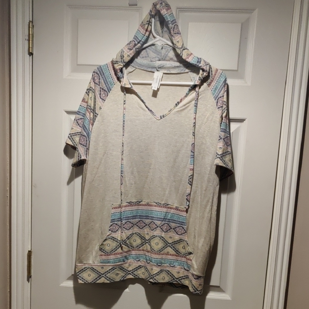 Patterned Short Sleeve Hoodie